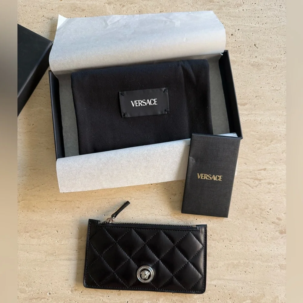 NWT VERSACE Black Quilted Leather Card Holder with Zipper